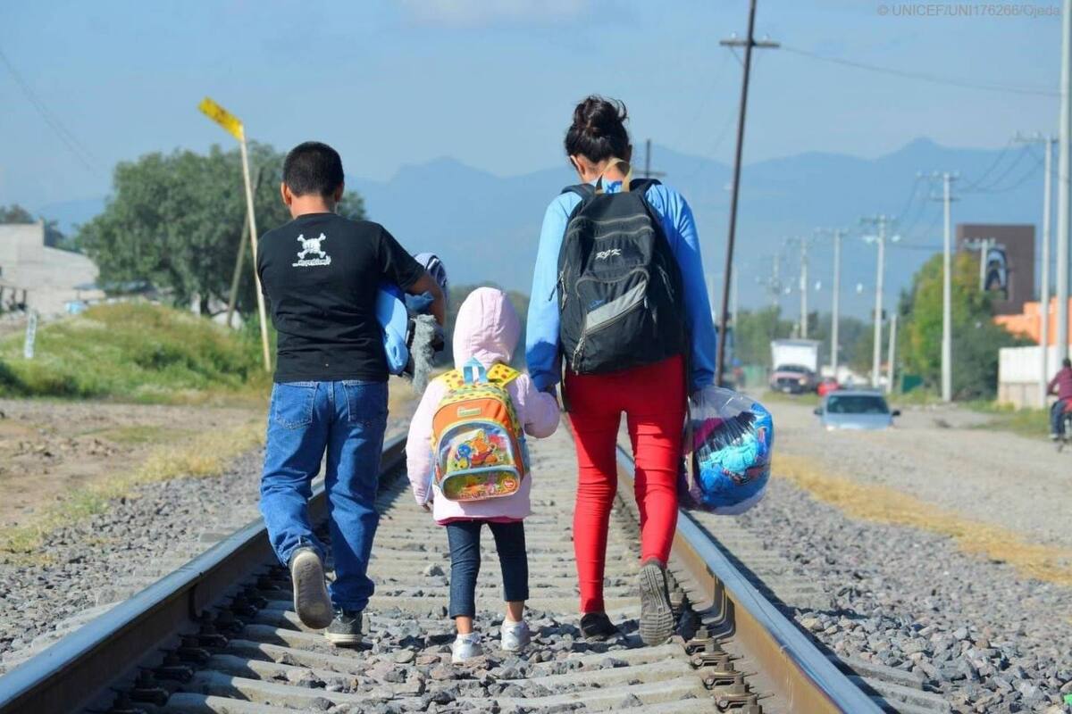 ‘Coyotes’ usan a niños migrantes de escudo para cruzar hacia EU