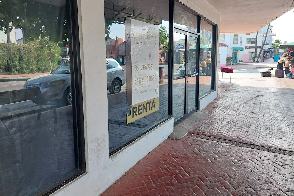 Comerciantes se quejan de inspectores por múltiples cobros