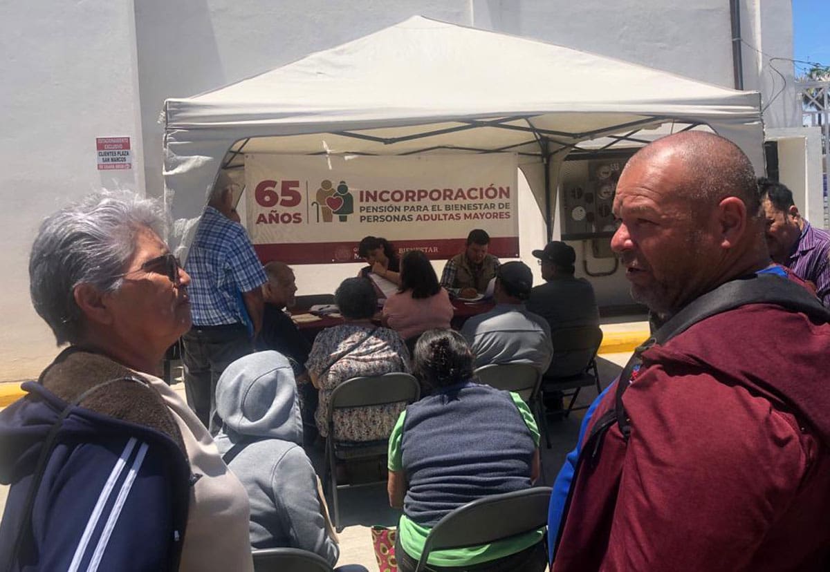 La Secretaría de Bienestar Federal convocó a las personas adultas mayores a acudir a cualquiera de los módulos de bienestar que brindan atención de lunes a sábado de 10:00 a 16:00 horas. Foto: Archivo