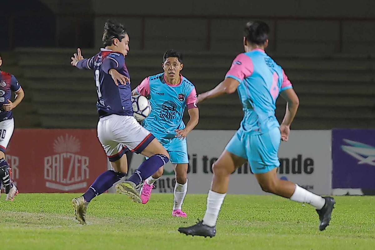 Ligan Cimarrones tercera victoria en clausura de Liga Premier