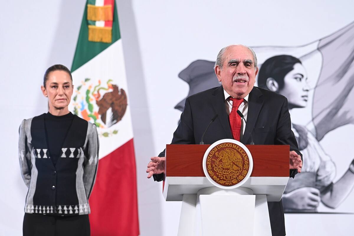 En la "Conferencia del Pueblo" de Claudia Sheinbaum, Pablo Gómez Álvarez, titular de la UIF, explicó por qué regresaron cuentas bancarias a Inés Gómez Mont y su esposo. | Crédito: Presidencia