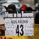 Protestan por caso Ayotzinapa y queman camión tras tumbar puerta de campo militar exigen revelar 800 folios de investigación que el Ejército tiene en su poder