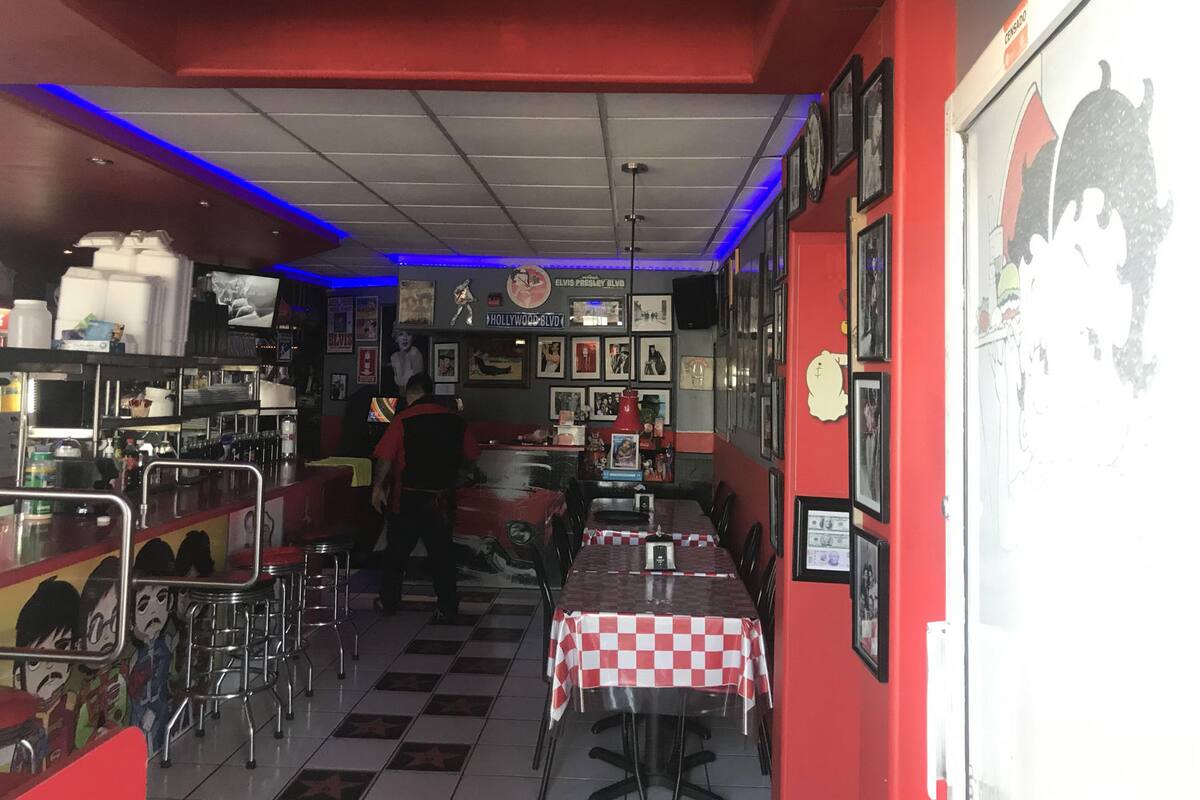 Hombres encapuchados asaltan a restaurante Hollywood Sunset Diner