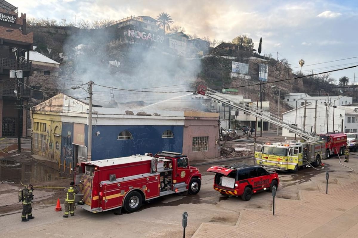 Se registra nuevo incendio en un edificio comercial abandonado cerca de la garita Morley de Nogales