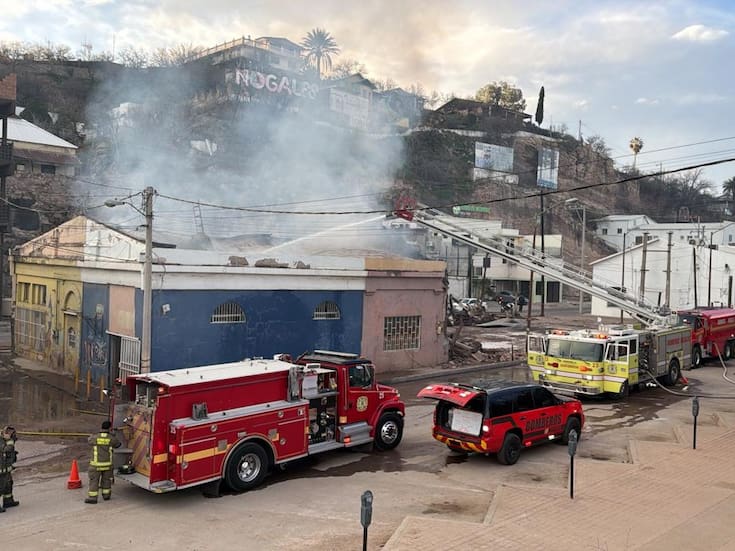 Se registra nuevo incendio en un edificio comercial abandonado cerca de la garita Morley de Nogales