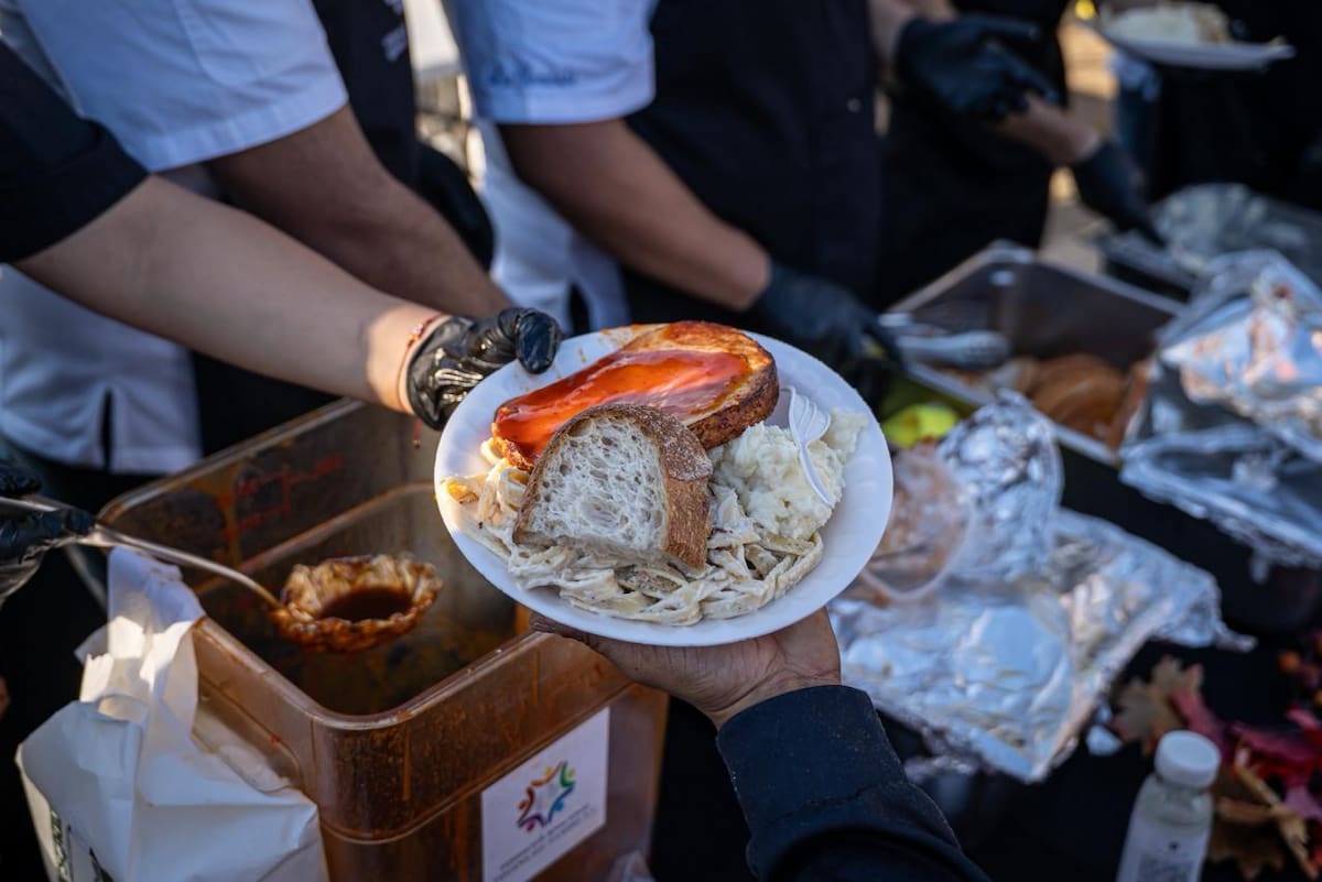 La Fundación Binacional Tijuana Sin Hambre reunió a 30 restauranteros. Foto: Border Zoom