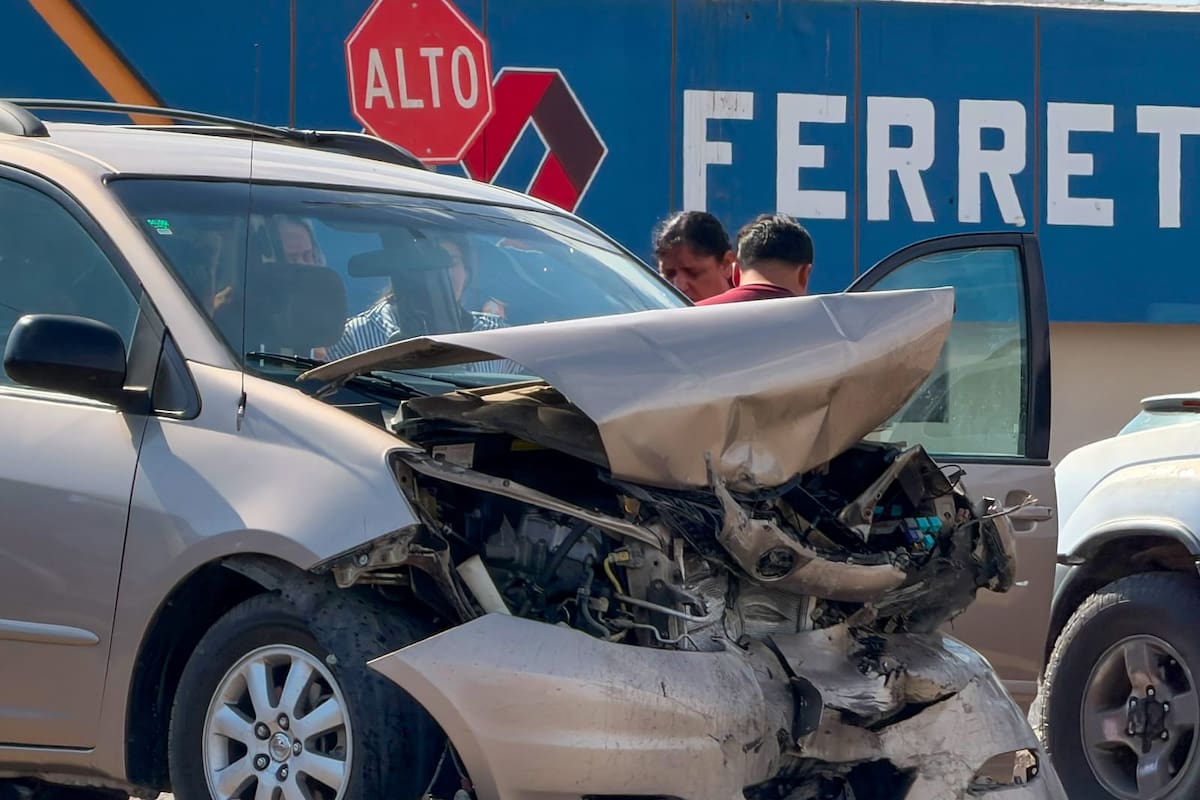Adolescente de 13 años resulta grave tras choque en Gómez Morín y carretera Santa Isabel
