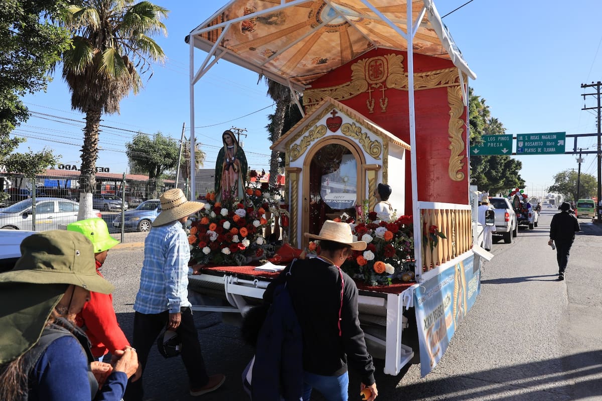 Devotos recorren Tijuana en homenaje a la Virgen de Guadalupe