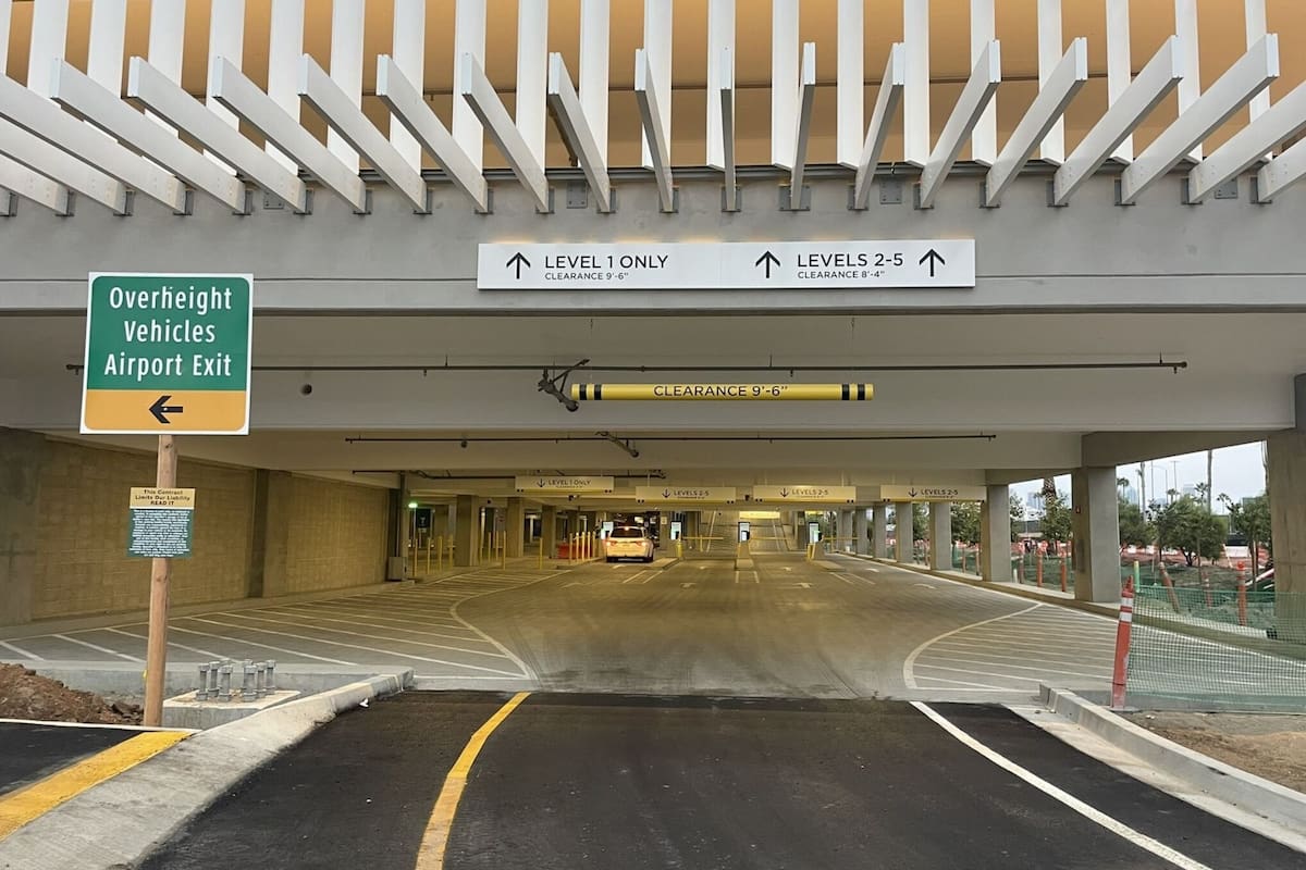 Aeropuerto Internacional de San Diego termina fase 2 de estacionamiento en terminal 1