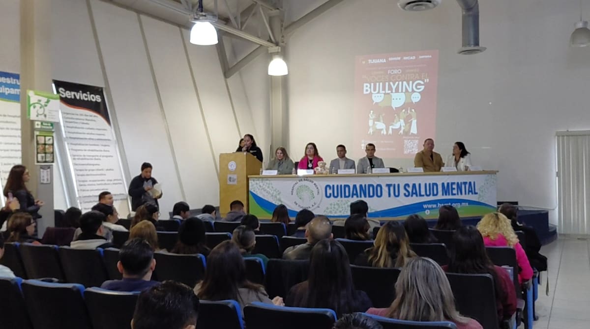 La directora del Instituto Municipal contra las Adicciones, Florina Righetti Rojo, informó que el encuentro está orientado a docentes, directivos y personal escolar como parte de una estrategia preventiva municipal.Foto: Michelle Castillo