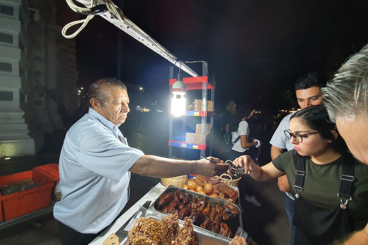 José ofrece una tradición familiar de 100 años convertida en dulce