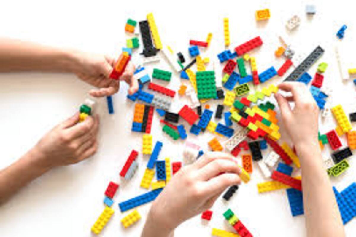 Tras dos años niño expulsa de su cuerpo una pieza de lego