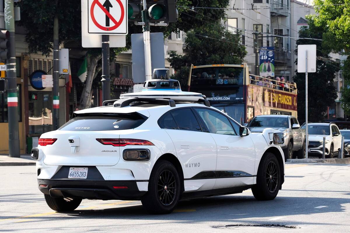 Autoridades investigan los vehículos autónomos de Alphabet, por 22 incidentes