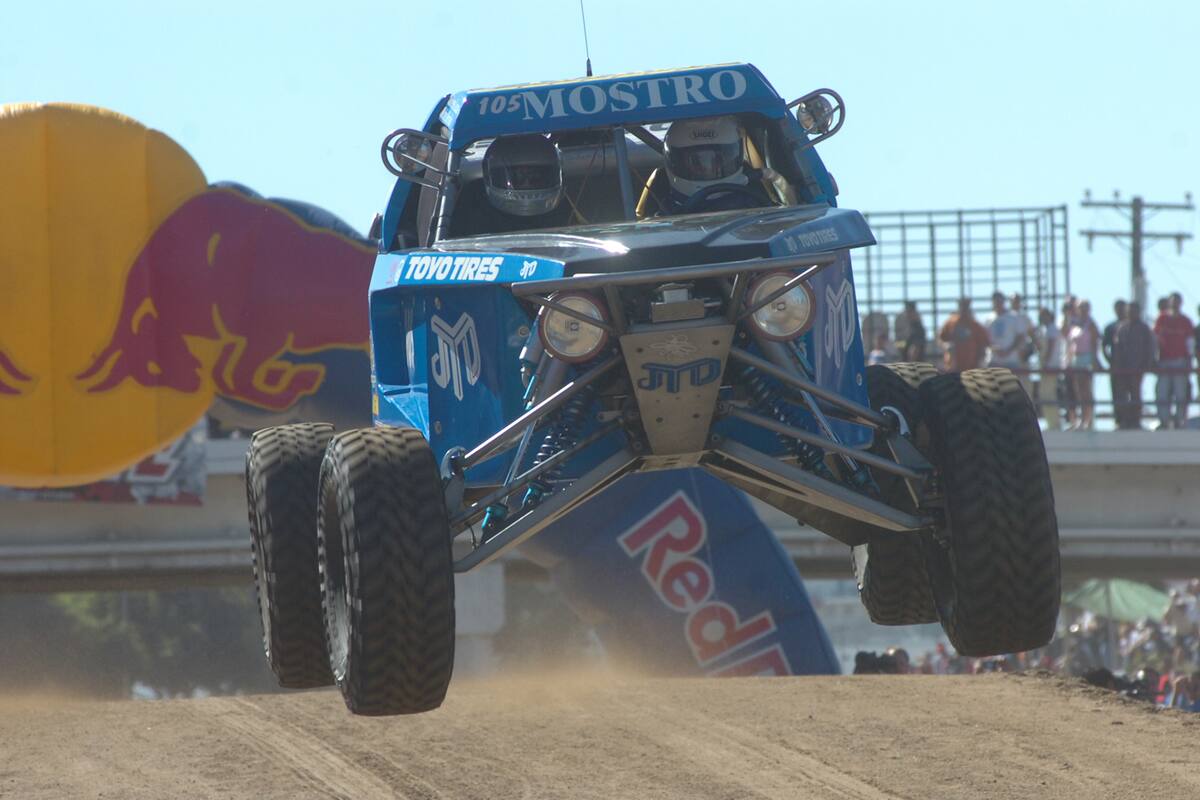Se alistan vehículos de la Baja 1000