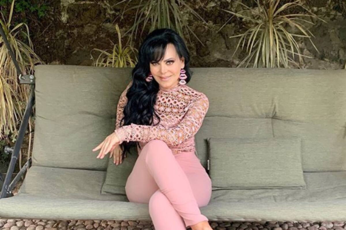 Maribel Guardia muestra sus piernas en atrevido vestido