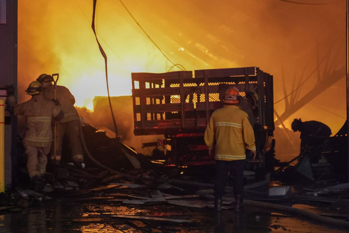 Encuentran a pareja carbonizada tras incendio que consumió su vivienda en la colonia El Roble