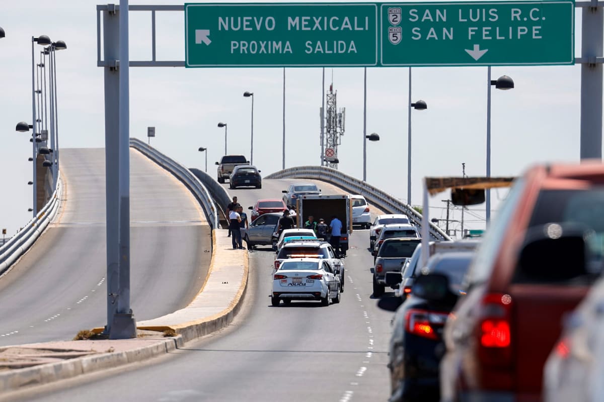 Choque múltiple provoca caos vehicular en el Distribuidor Vial de Lázaro Cárdenas y López Mateos