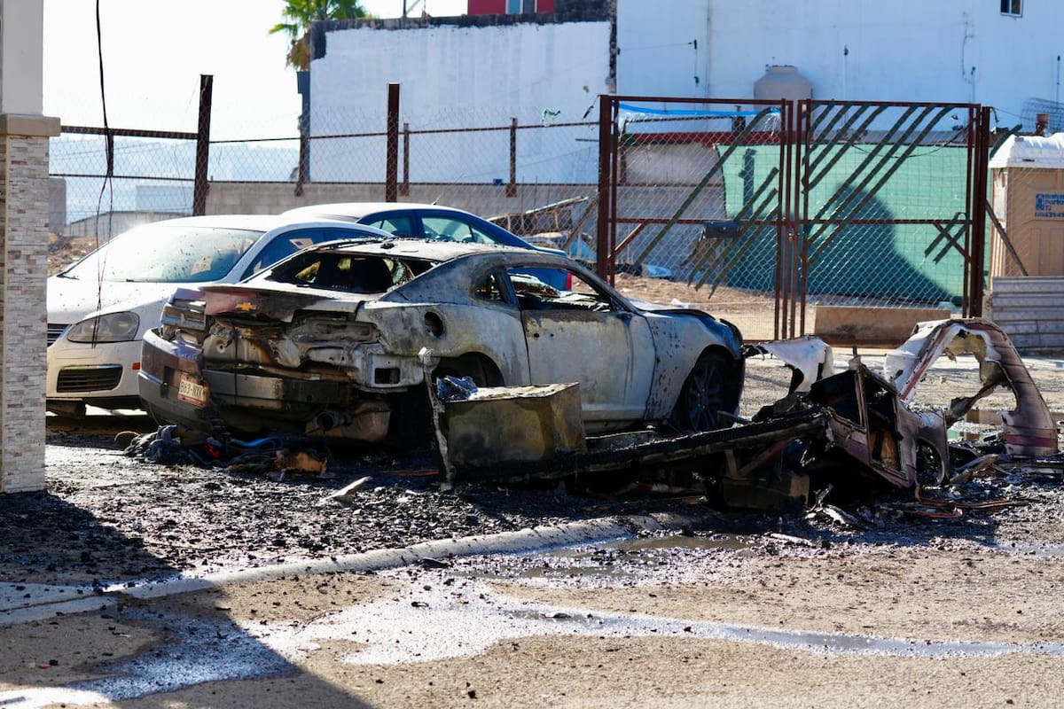 Incendio consume autocaravana y vehículo