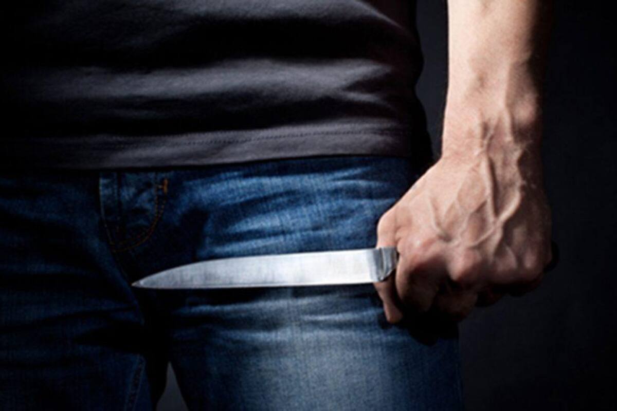 Cuchillo en mano lo amenazan y le quitan taxi
