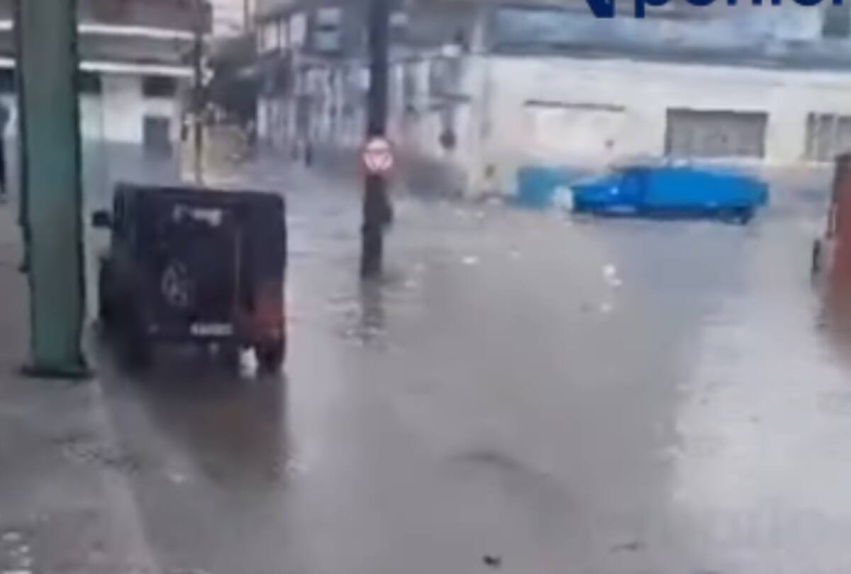 Fuertes lluvias azotaron La Habana, Cuba. / Mario Pentón.