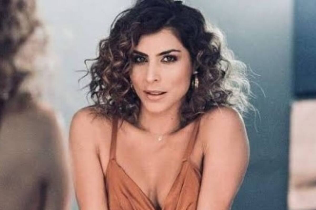 A María León la censuran, la "manosean" y lo presume en Instagram