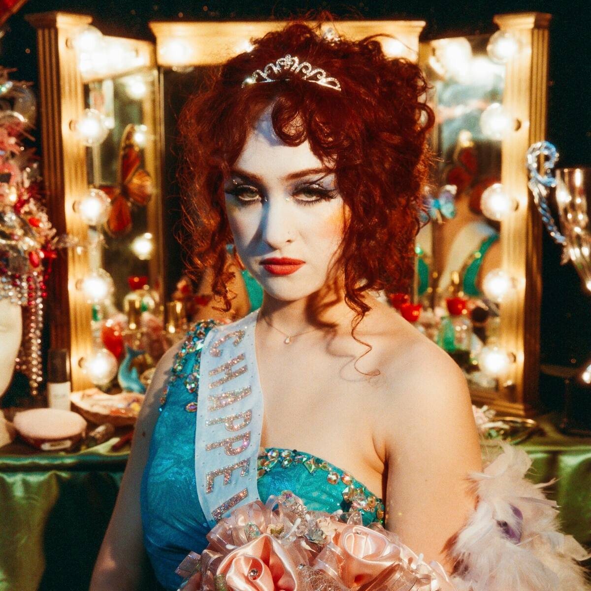 De los escenarios pequeños a los Grammy: el ascenso imparable de Chappell Roan.| This cover image released by Island/UMG shows "The Rise and Fall of a Midwest Princess" by Chappell Roan. (Island/UMG via AP)
