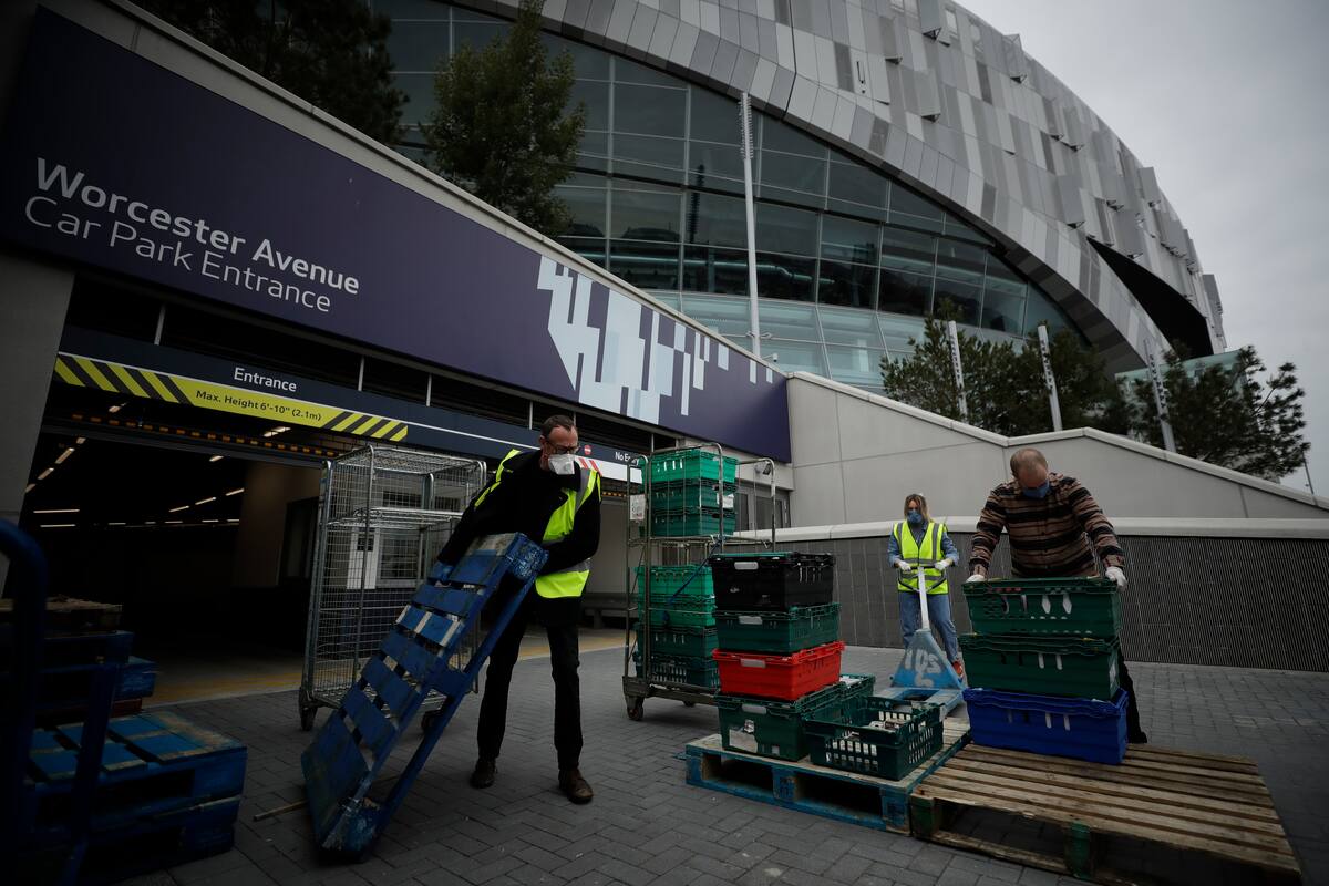 Tottenham pagará a empleados salarios completos