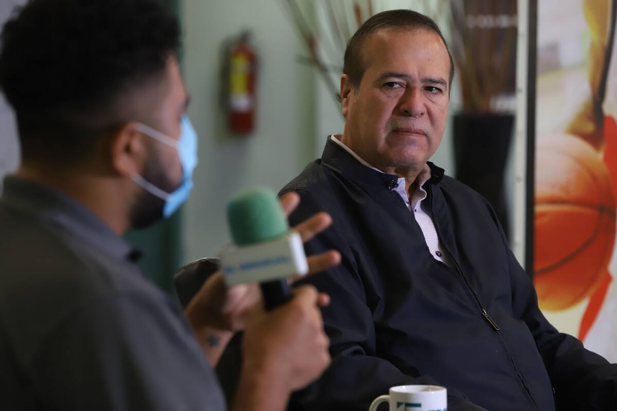 Espera Arturo González el tiempo para decidir candidatura
