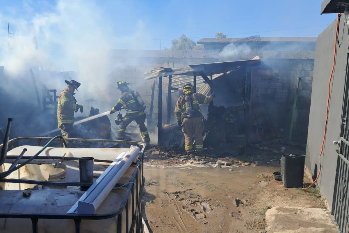 Hombre se queda dormido mientras calienta agua y su casa se incendia, en Rosarito