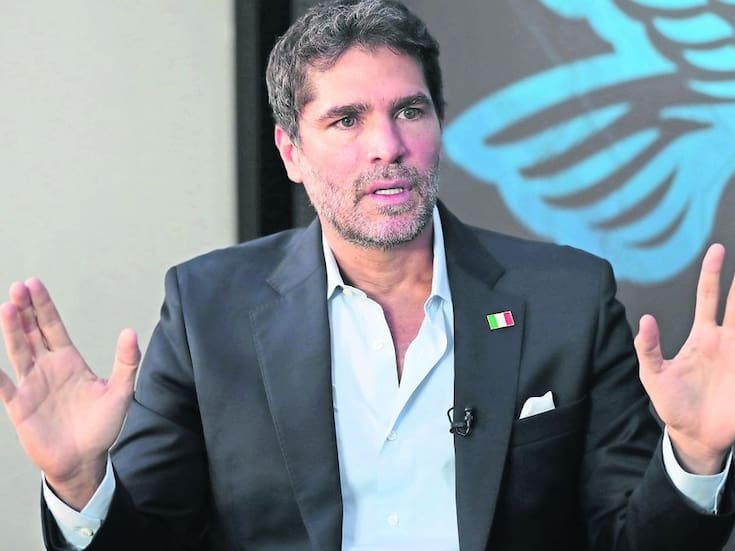 Eduardo Verastegui arremete contra el medio tiempo donde estuvo Bad Bunny e invita a rezar a los aficionados