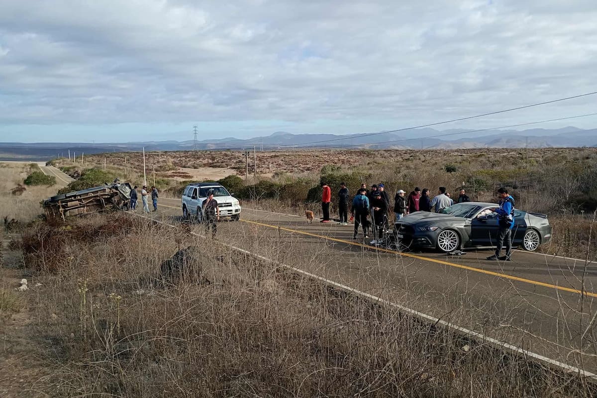 Dos lesionados en accidente sobre la carretera libre Rosarito–Ensenada