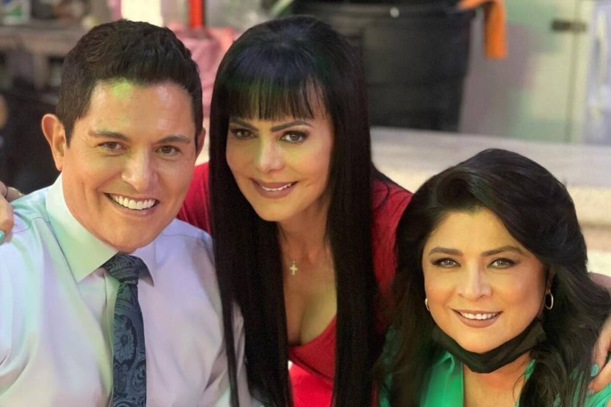 Maribel Guardia aparece moviendo las caderas con Victoria Ruffo