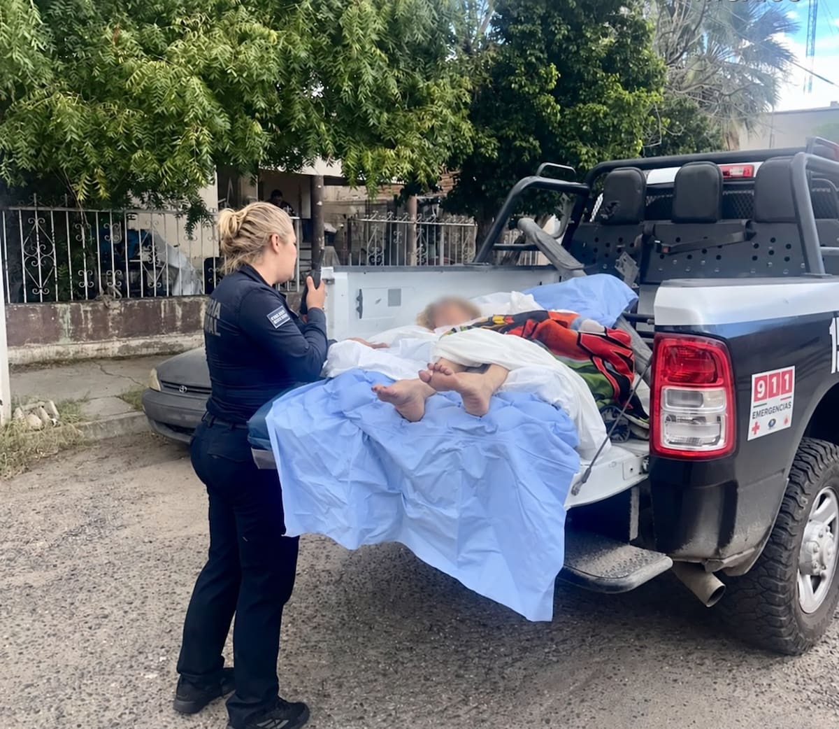 La intervención de distintas corporaciones permitió rescatar a un adulto mayor durante un incendio registrado en la colonia Ley 57.