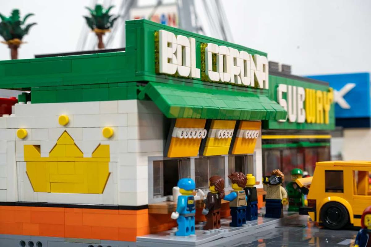 Una exhibición inspirada en los lugares más emblemáticos de Tijuana sorprendió a visitantes con réplicas hechas de LEGO para conmemorar el aniversario de la ciudad.
Fotos: Border Zoom.