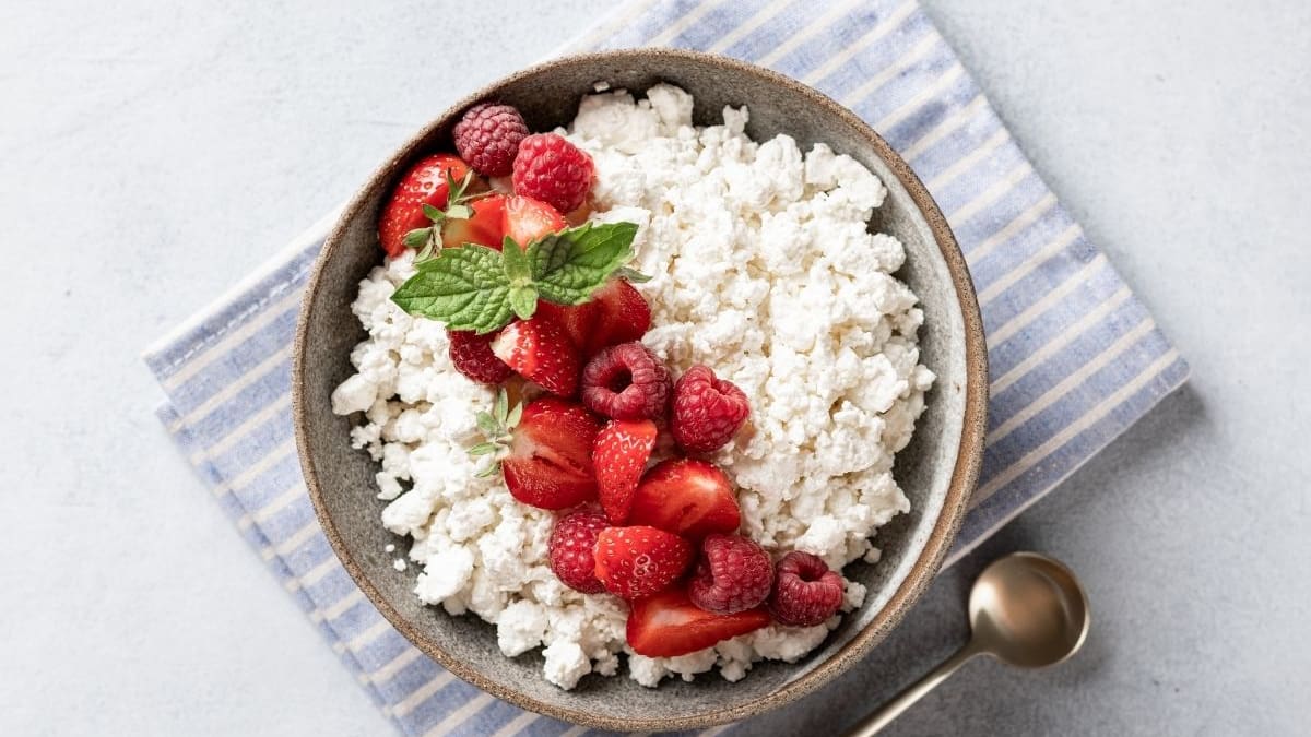 Cómo combinar el queso cottage en el desayuno para sumar proteína y sentirte satisfecho por más tiempo
