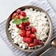 Cómo combinar el queso cottage en el desayuno para sumar proteína y sentirte satisfecho por más tiempo