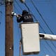 Retiran 17 cámaras instaladas ilegalmente en postes de telefonía en tres colonias de Mexicali