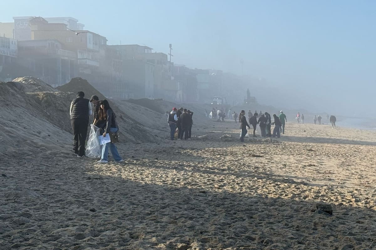 Retiran de playa casi 2 toneladas de desechos