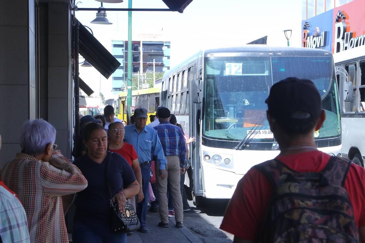 Siguen negociaciones para evitar huelga del transporte