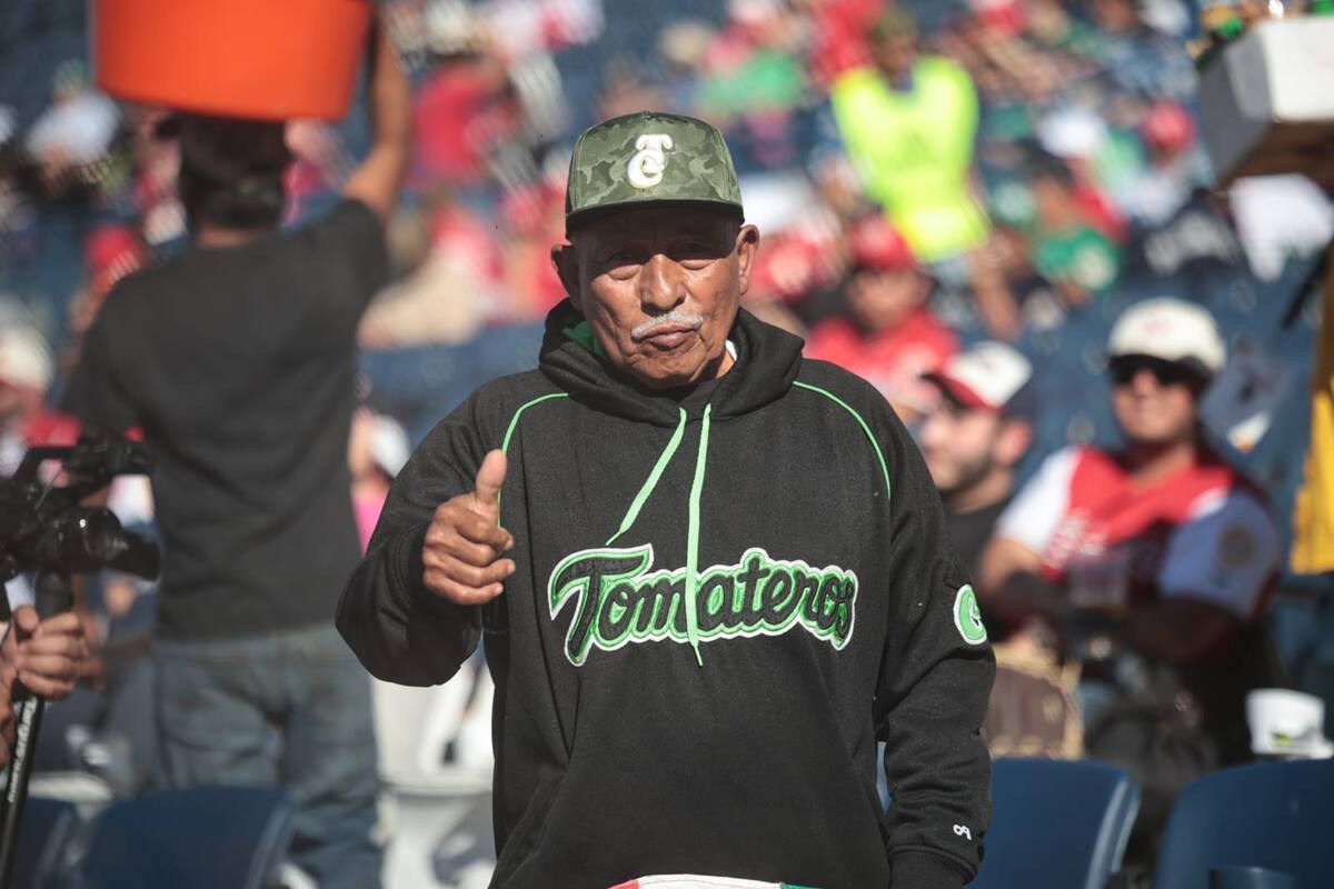 ‘El Bombero’, el aficionado mexicano que no puede faltar a una Serie del Caribe