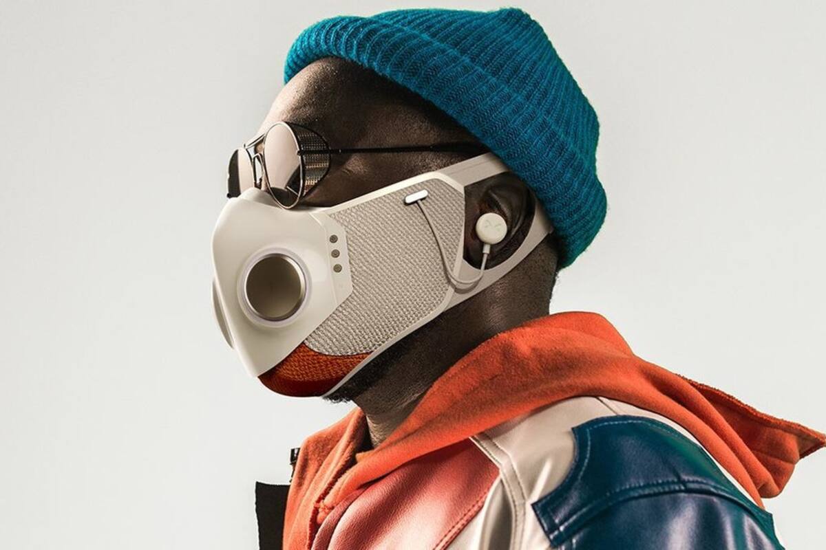 Sale al mercado una mascarilla inteligente con auriculares incorporados