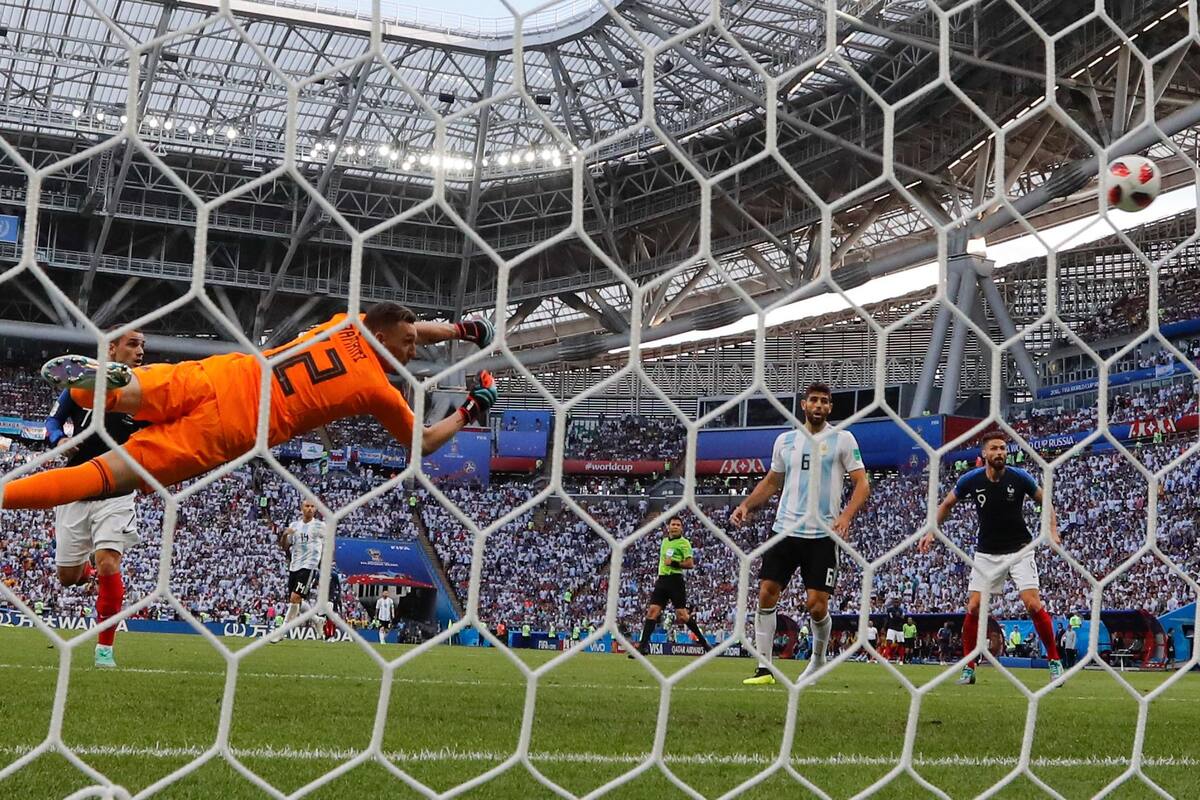FIFA y UEFA advierten sobre la posible exclusión del fútbol griego