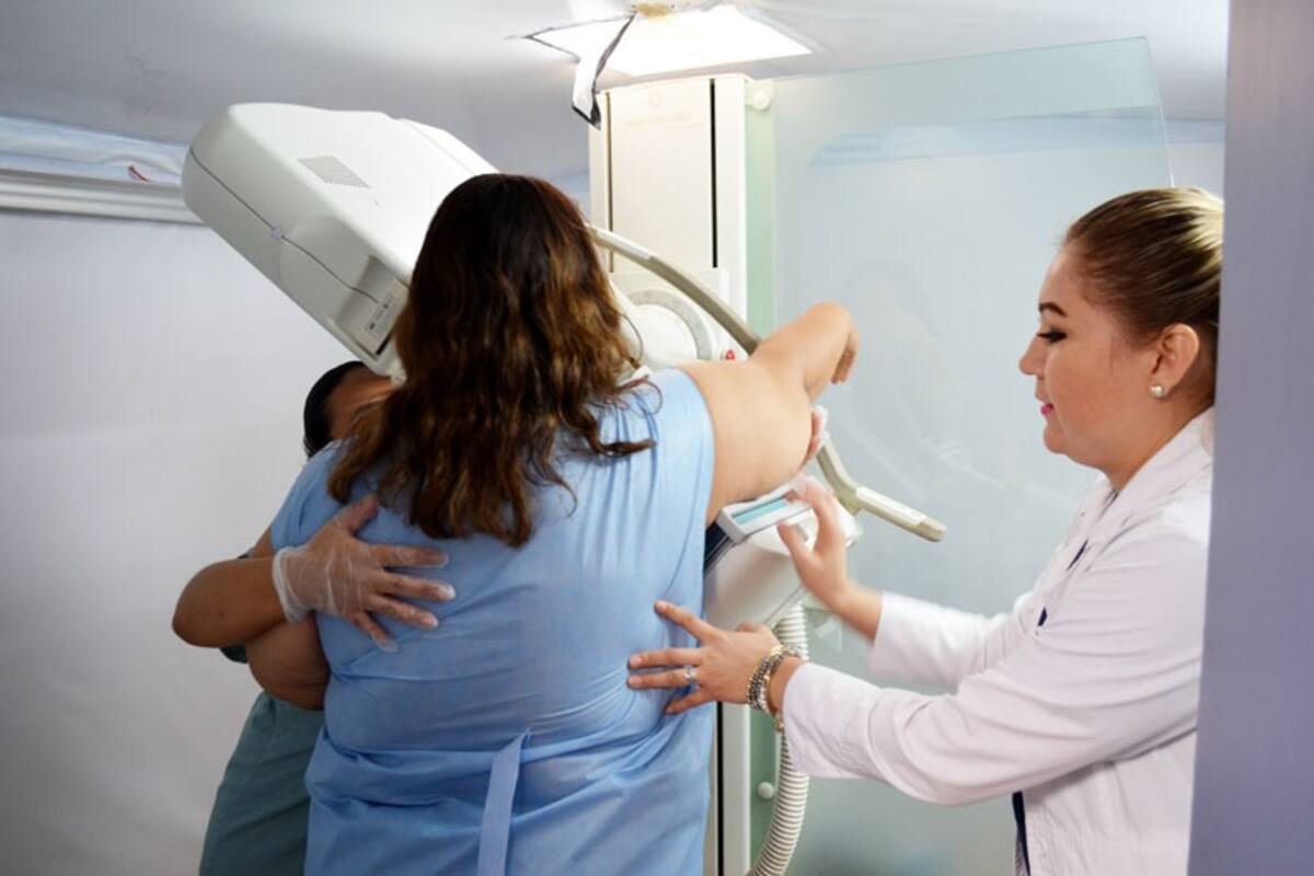 Reta a cirujanos plásticos a regalar cirugías de reconstrucción de seno para sobrevivientes de cáncer