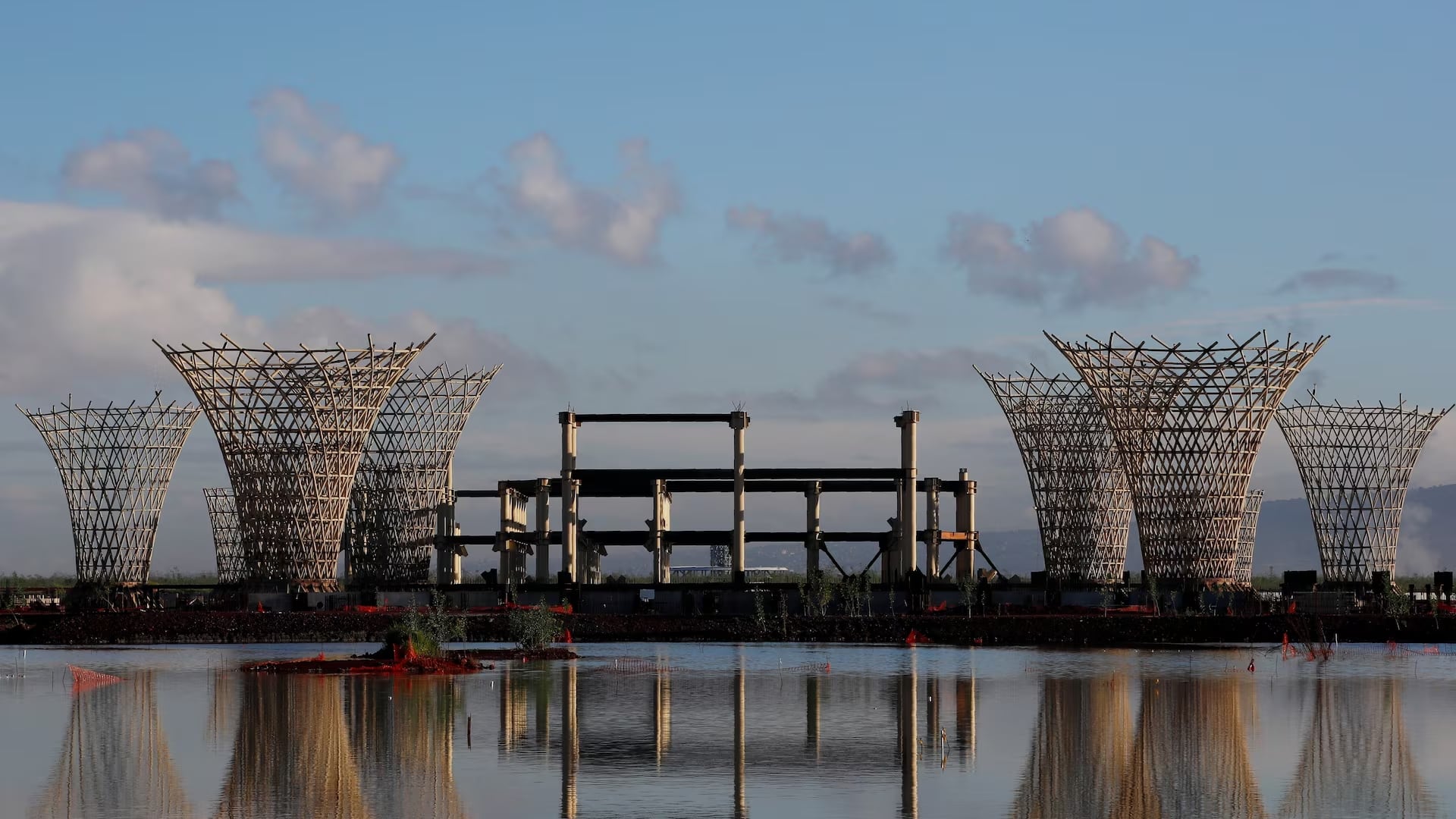 El decreto abarca municipios como Texcoco, Atenco y Ecatepec, donde seguirán vigentes las reglas ambientales. /Reuters
