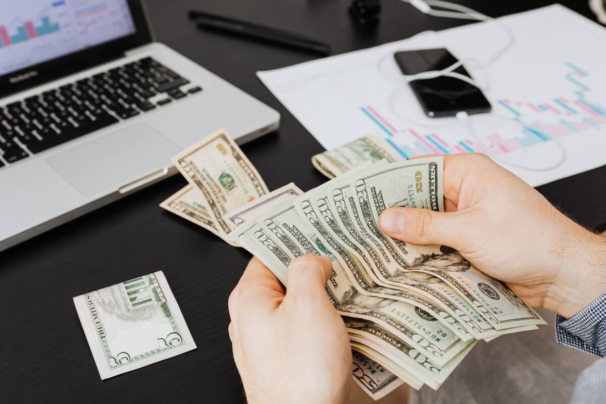 Así influye tu percepción del dinero en tu estado emocional, según la psicología