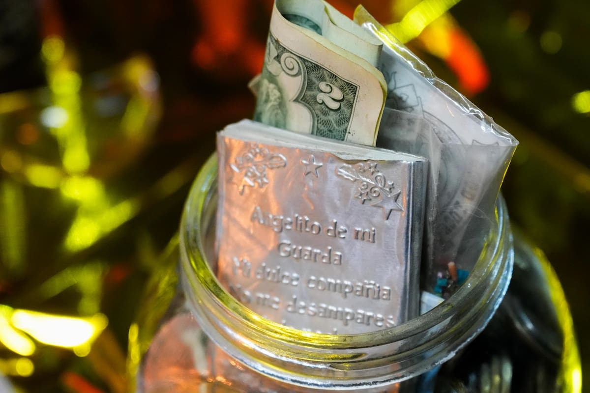 Pueden ser realizados por niños y adultos antes de que se acabe el 2025. Y en punto de las 12am todos deben lanzar lentejas o salir a la calle con maletas para decretar trabajo, dinero o viaje. Foto: Leonardo González