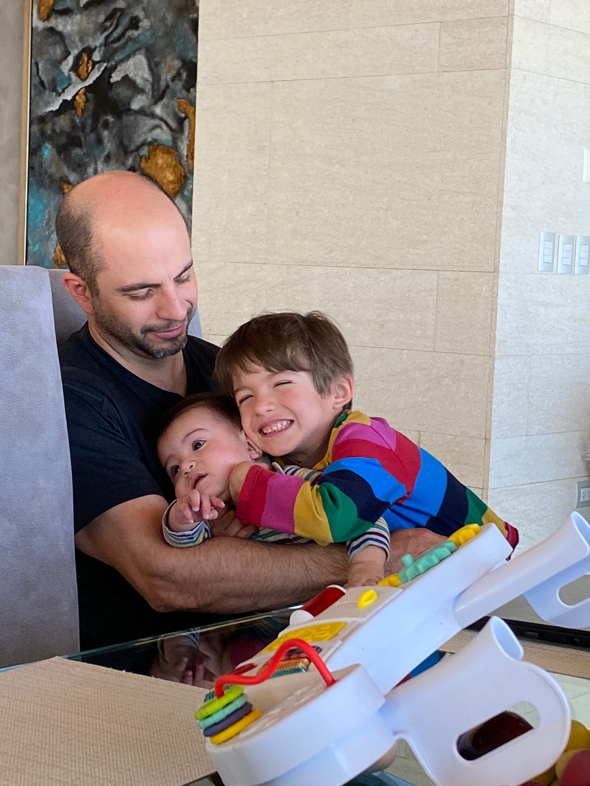 Fernando Fernández Badilla y otros padres de familia se unieron para buscar opciones para sus hijos que luchan con esta enfermedad rara.