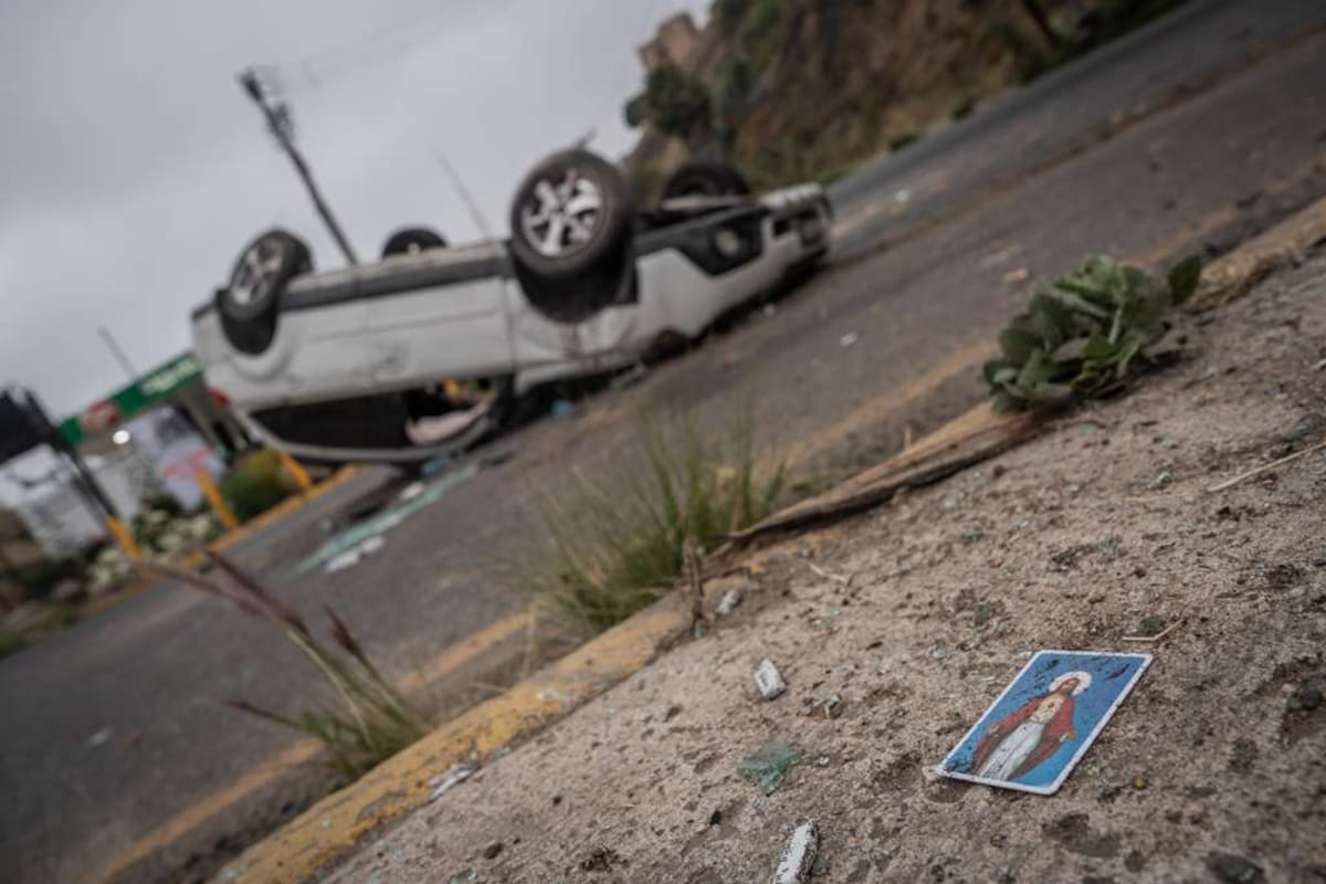 Conductor sale ileso tras volcadura en bulevar Fundadores