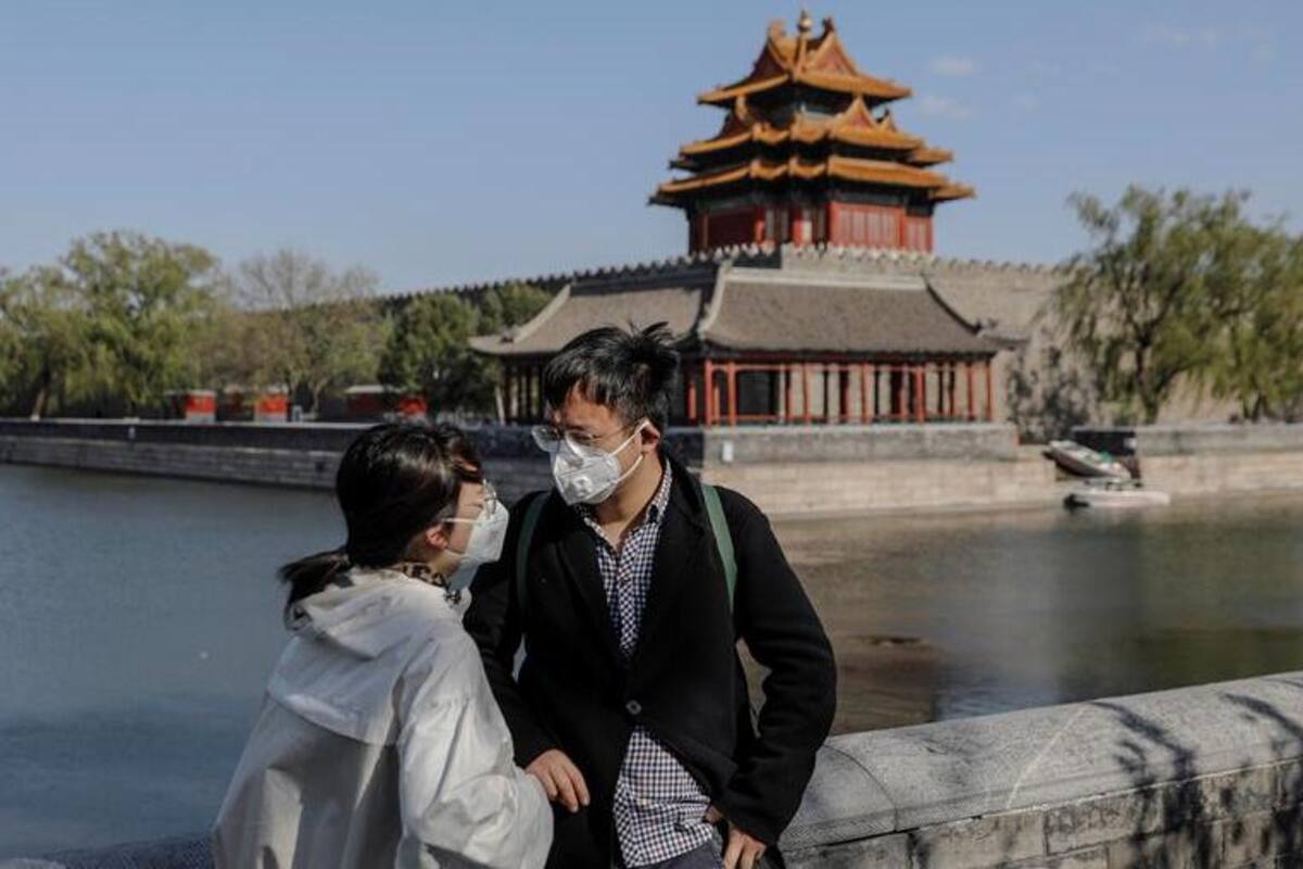 Bajan casos de coronavirus "importados" en China, suben levemente los locales