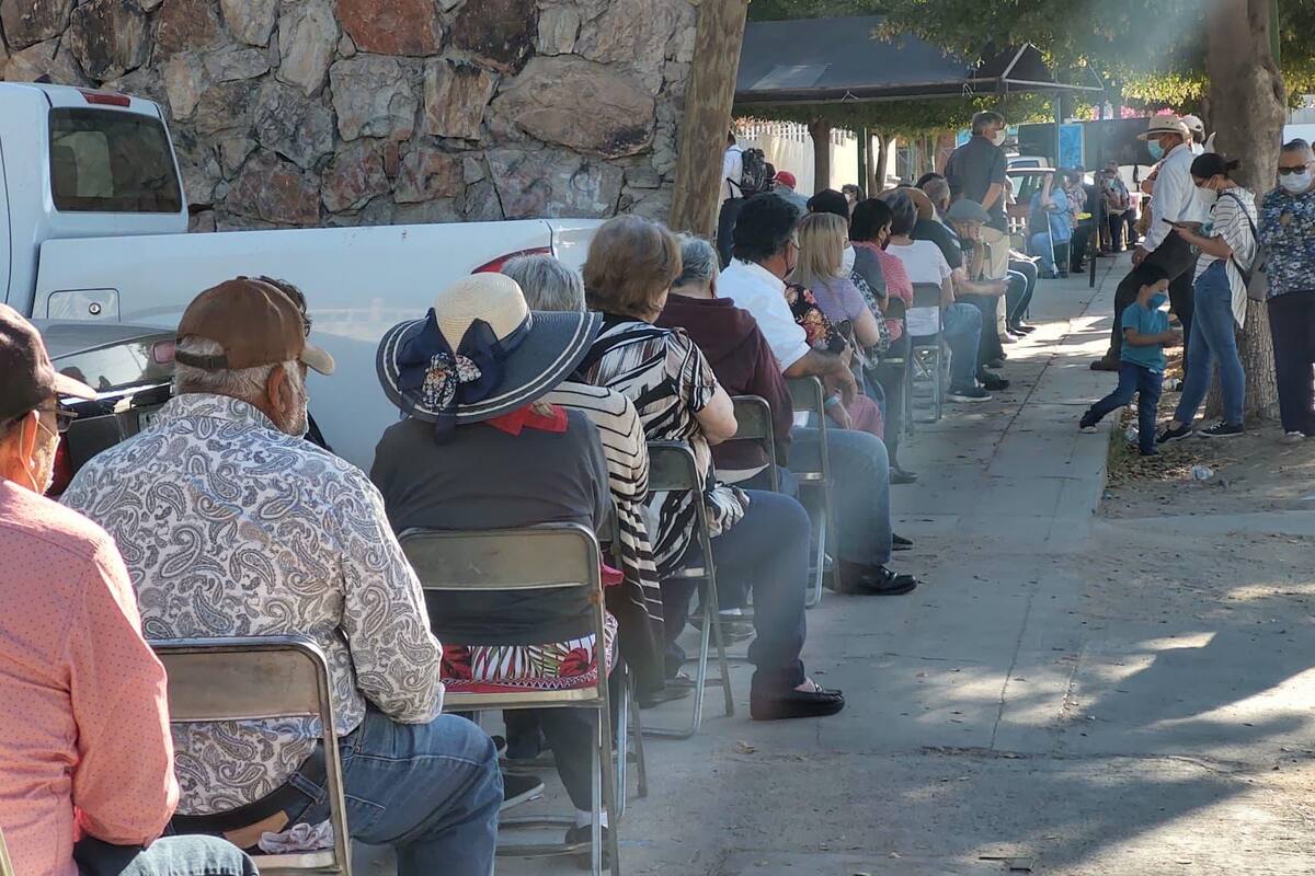"Quiero verla", la inquietud más común de adultos mayores al aplicarse la vacuna contra la Covid-19